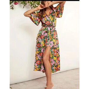 New! Floral Print V Neck Dress w/ Belt - Size Large